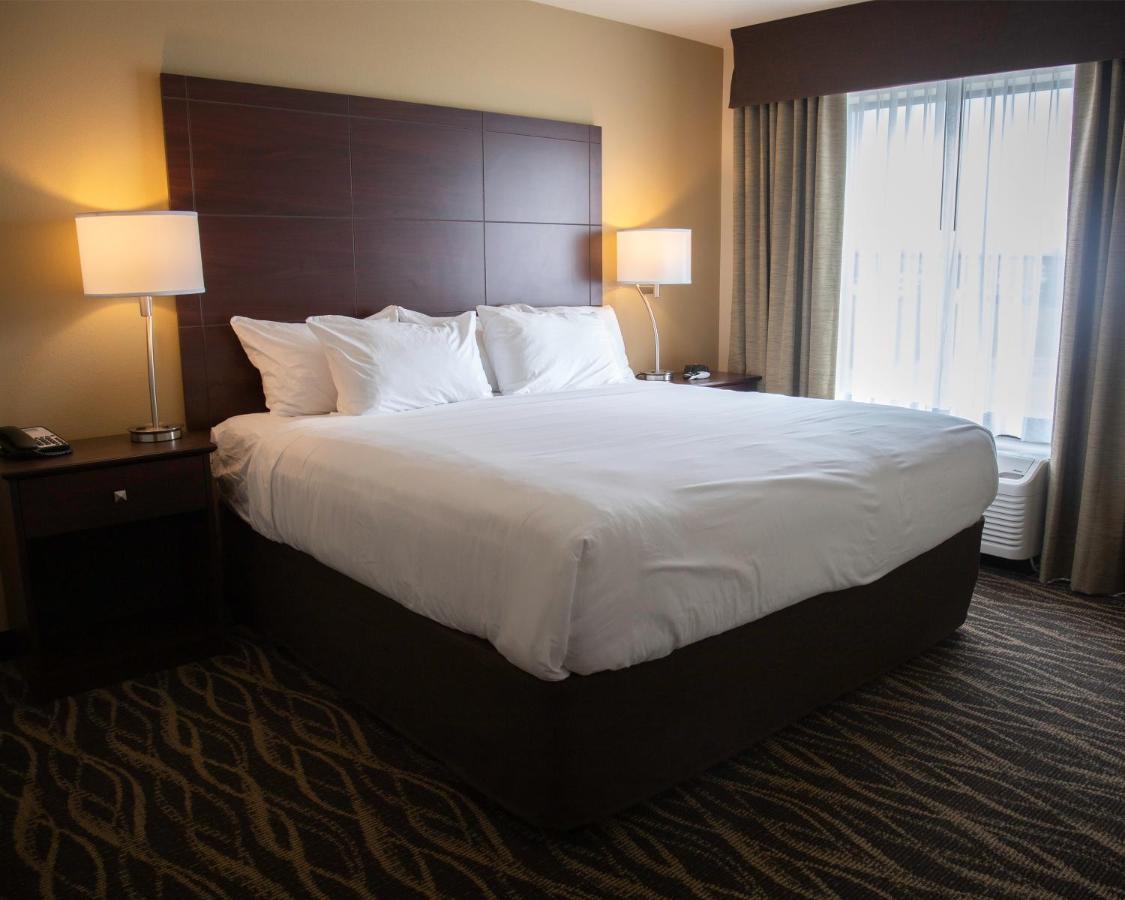 Cobblestone Hotel & Suites - Two Rivers Buitenkant foto