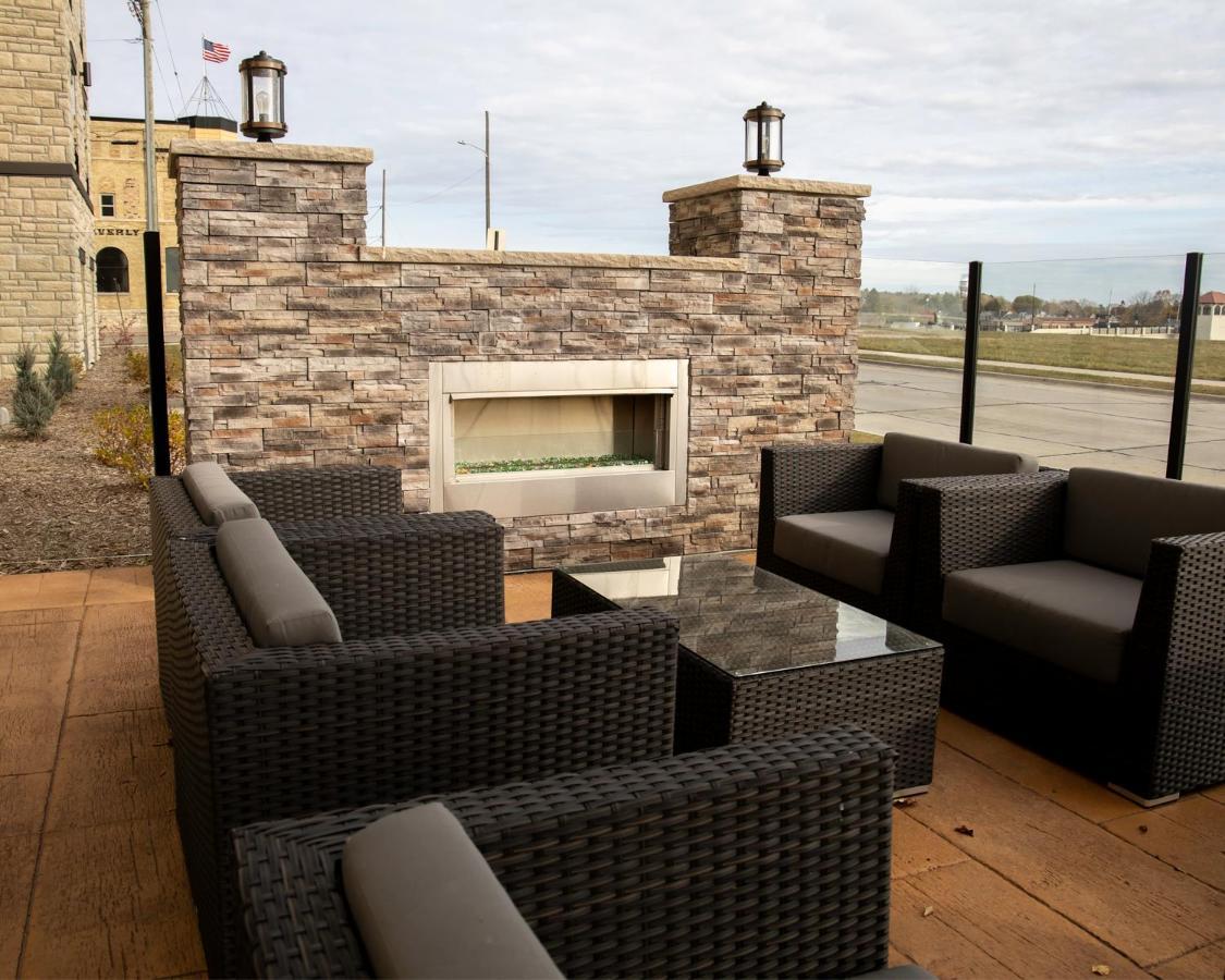 Cobblestone Hotel & Suites - Two Rivers Buitenkant foto